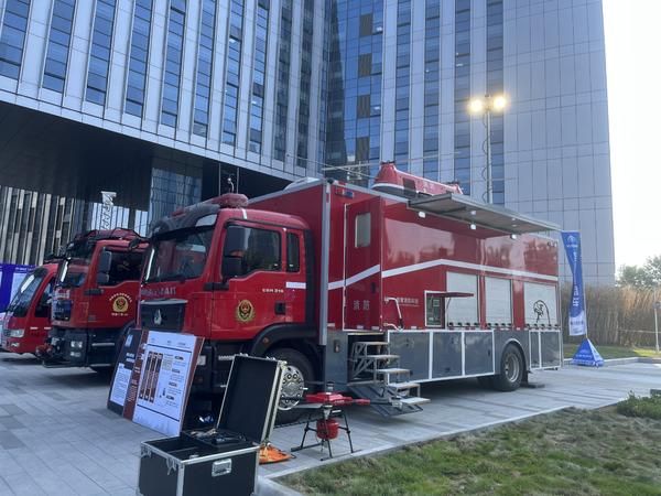 高空消防、救援為一體，看看咱河南自主研發(fā)的“天兵、天將”中不中